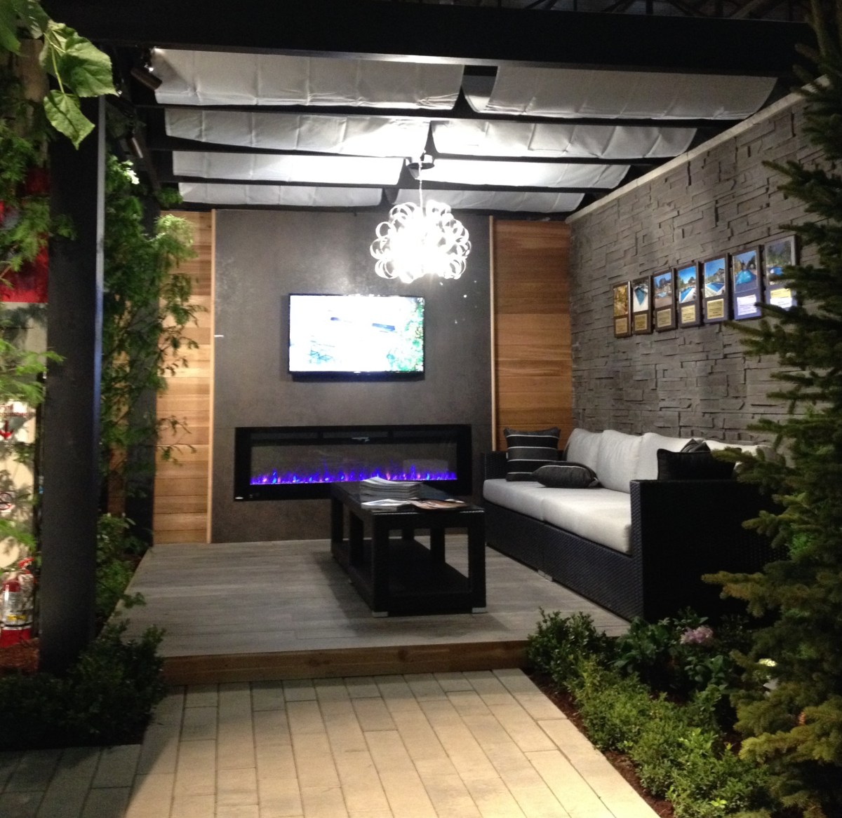 An outdoor room looks like an indoor one.