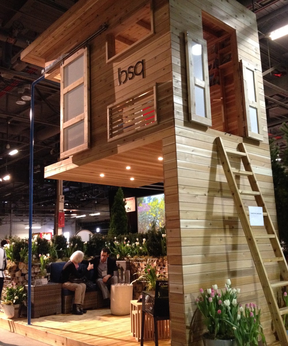 Back view of a wooden elevated room.
