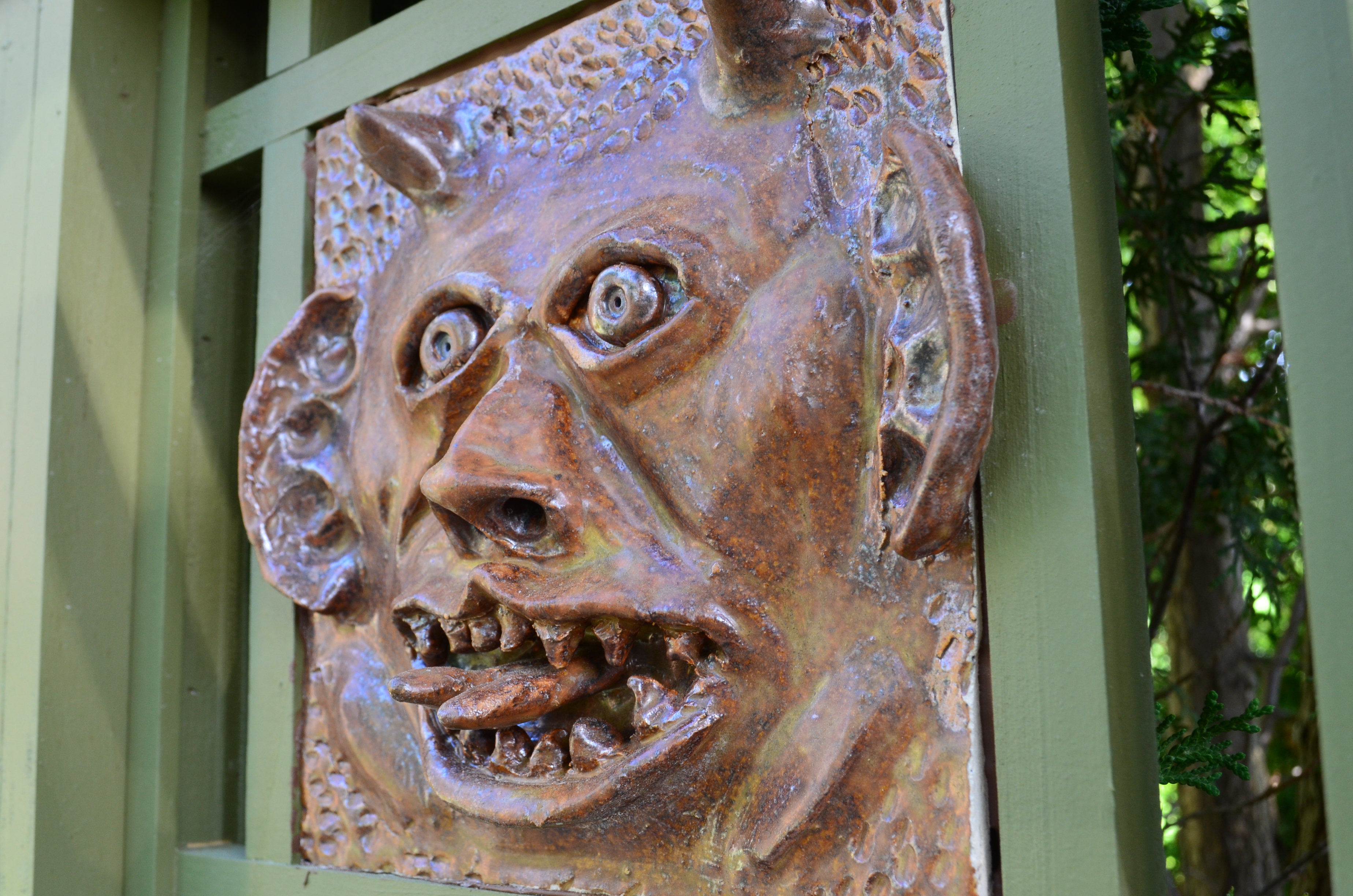 A comical ceramic face