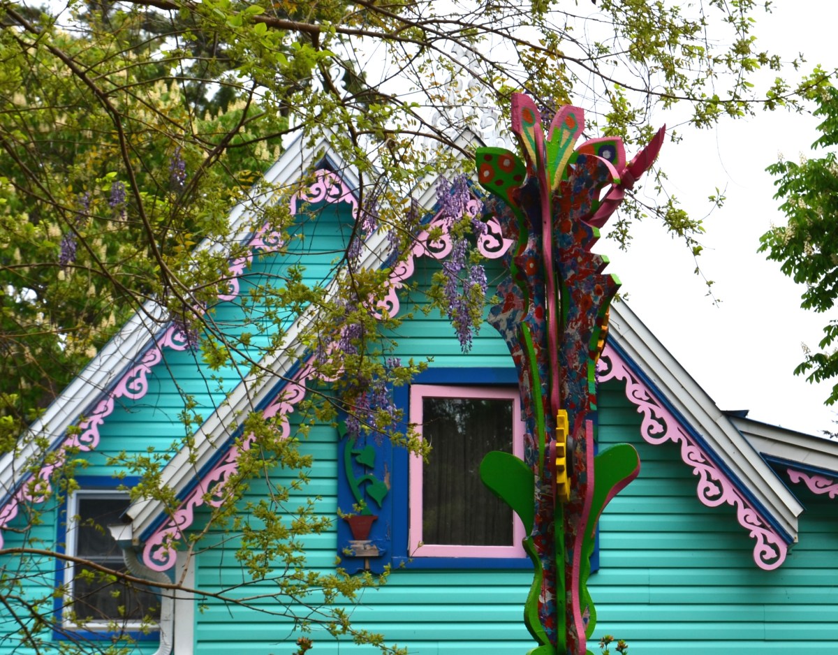 A stylized totem pole is a garden feature.
