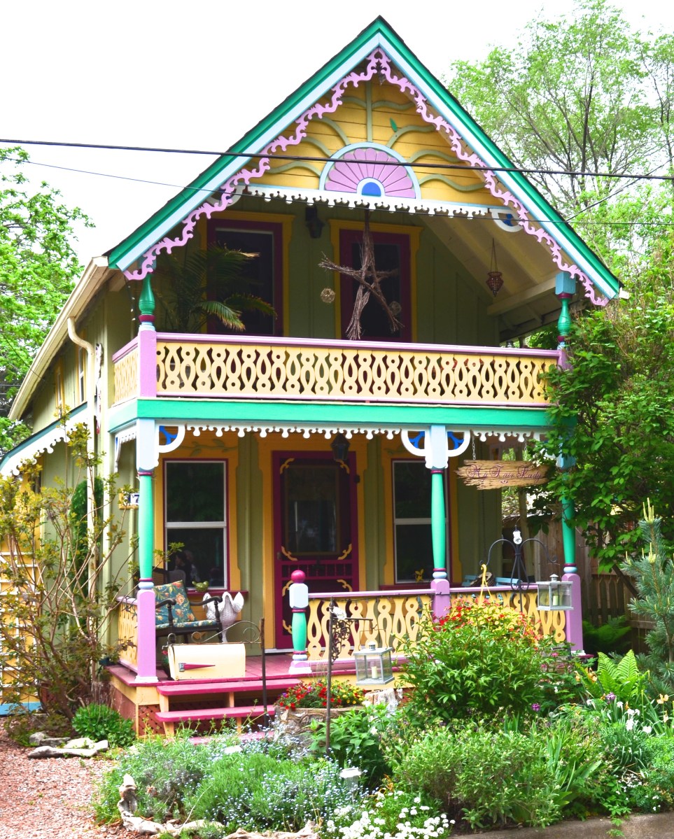 An artistically decorated home in Grimsby Beach, Ontario