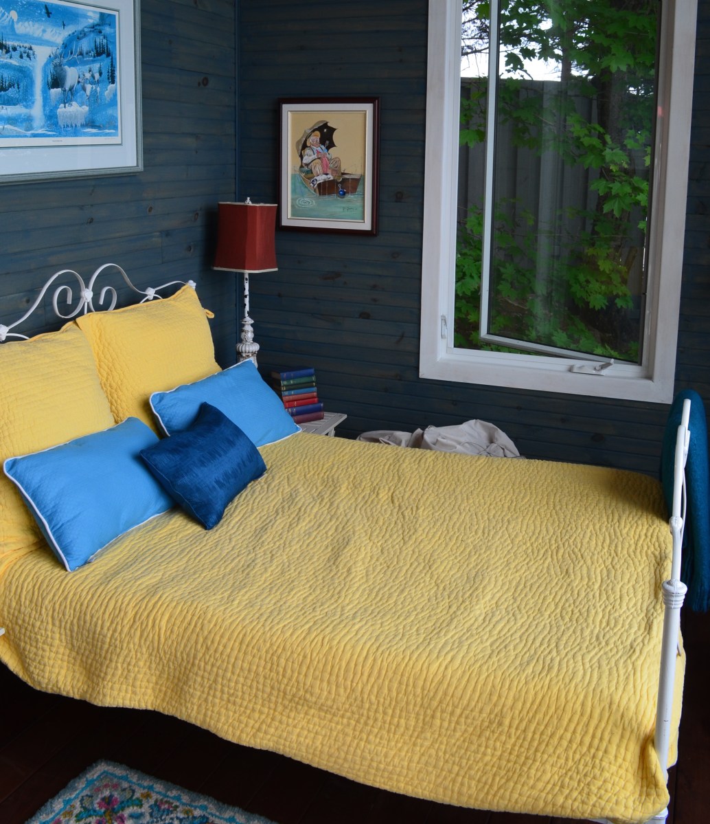 Stylish cottage decor in a lakeside bunkie