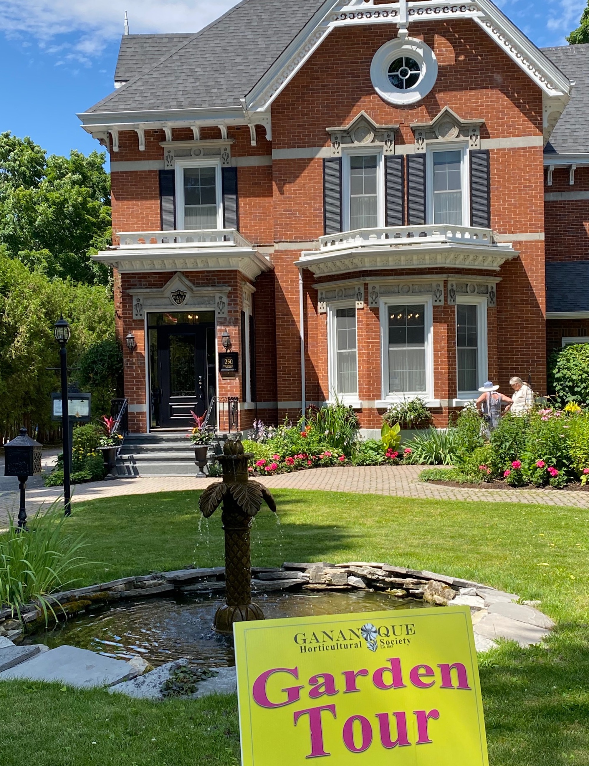 Woodview Inn entrance