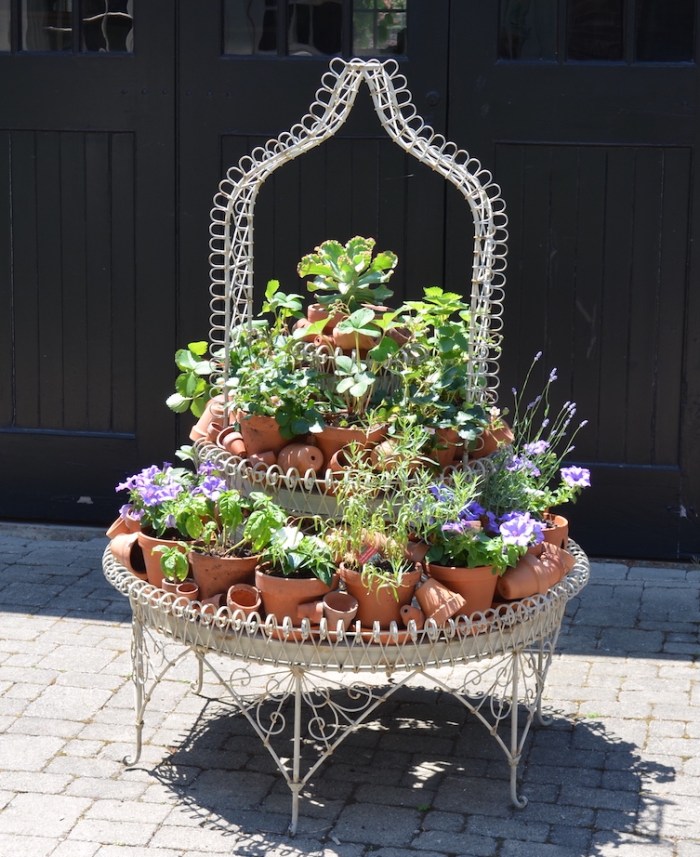 Pots on tiered display