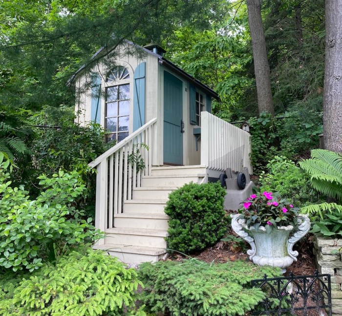 Elevated garden shed