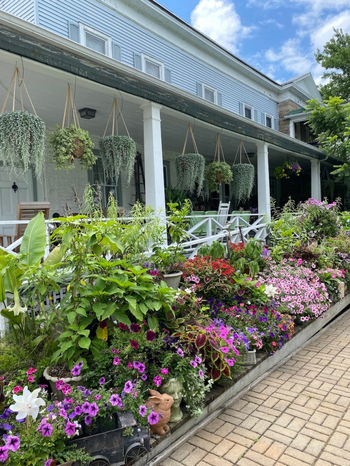 Front porch pot display